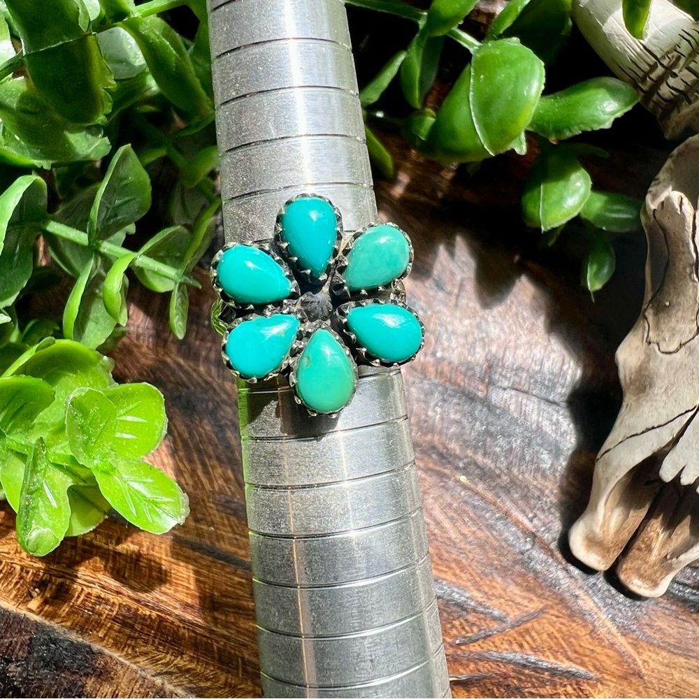 Turquoise Flower Ring - Picture 10 of 12